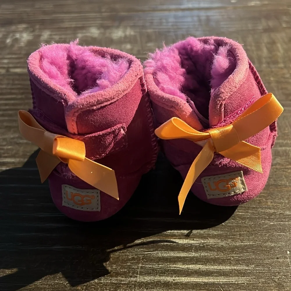 Hot pink Ugg’s toddler girl